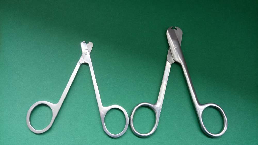 Tesouras para cortar anilhas de canarios, e passaros de bico curvo..