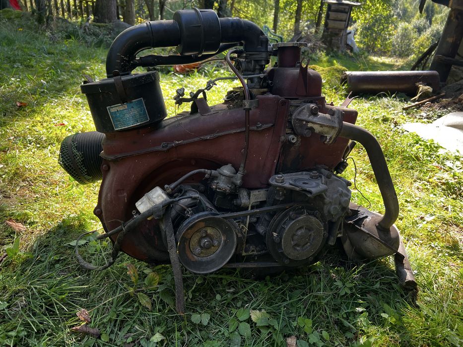 Silnik z fiata 126p (maluch) wraz ze skrzynią biegów i osprzętem.