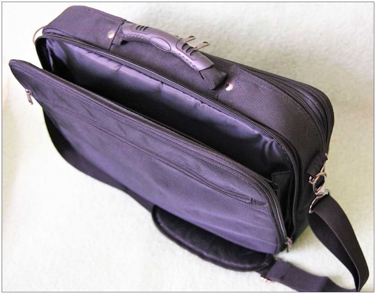 Torba do laptopa jak nowa z mini defektem