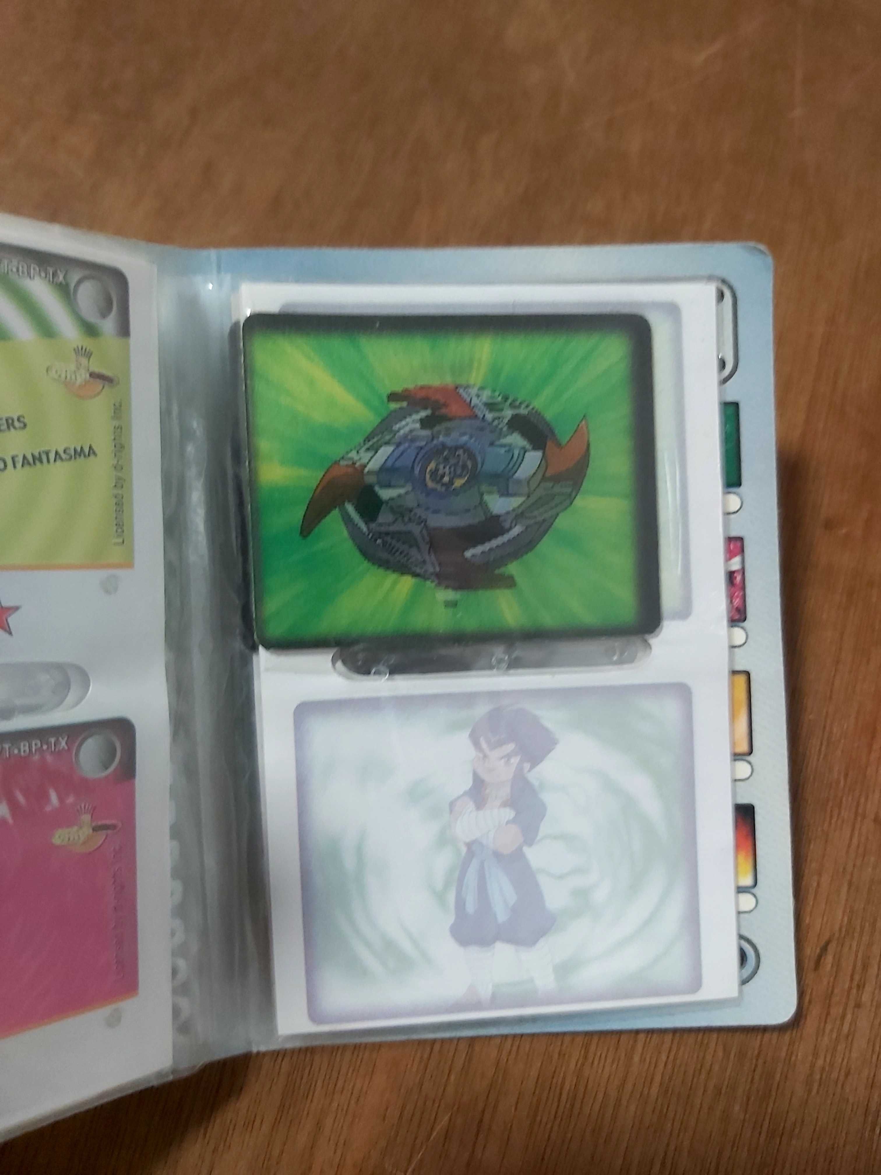 Caderneta  beyblade com 14 unidades