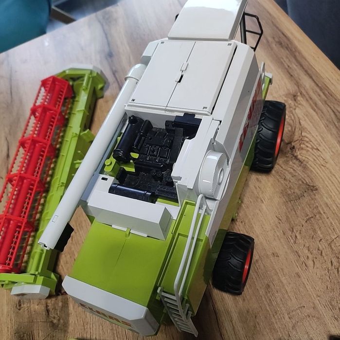 Kombajn bruder Claas lexion