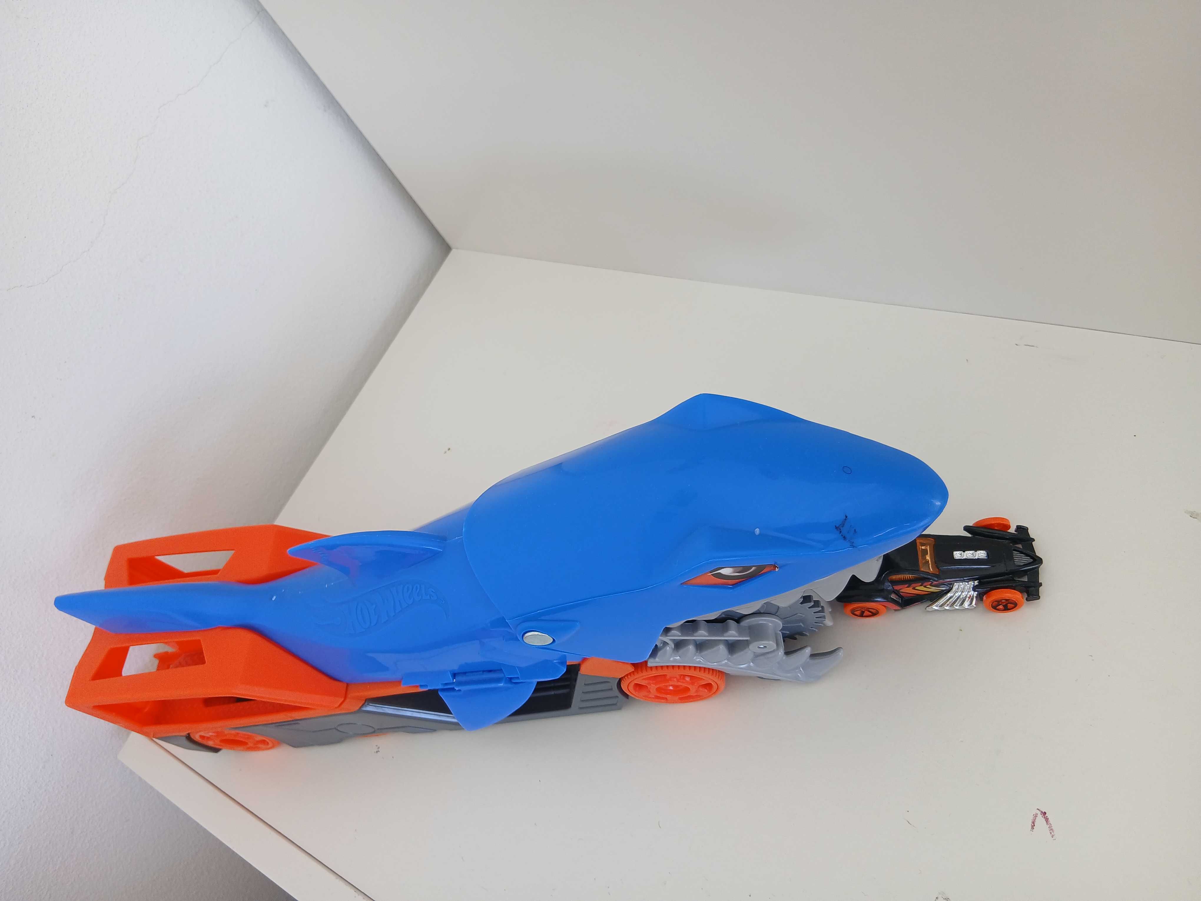 Tubarão hotwheels