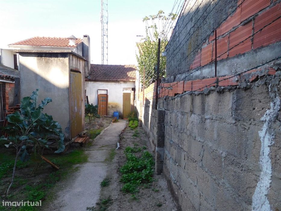 Moradia T3 / Reconstruir / Com Projeto Aprovado / Marrazes / Leiria