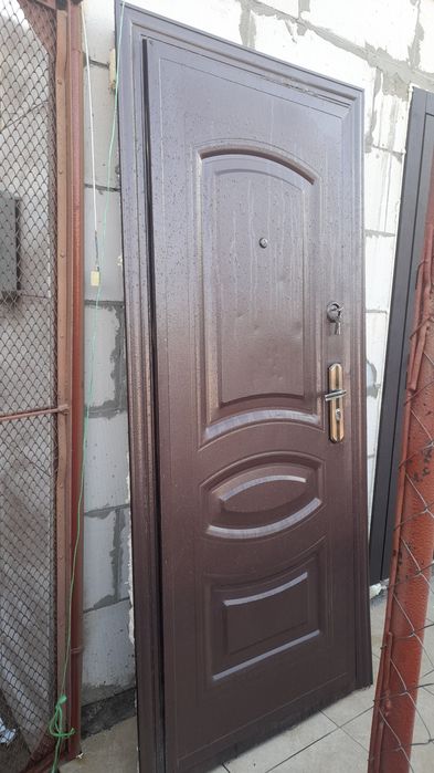 Двері металеві вхідні