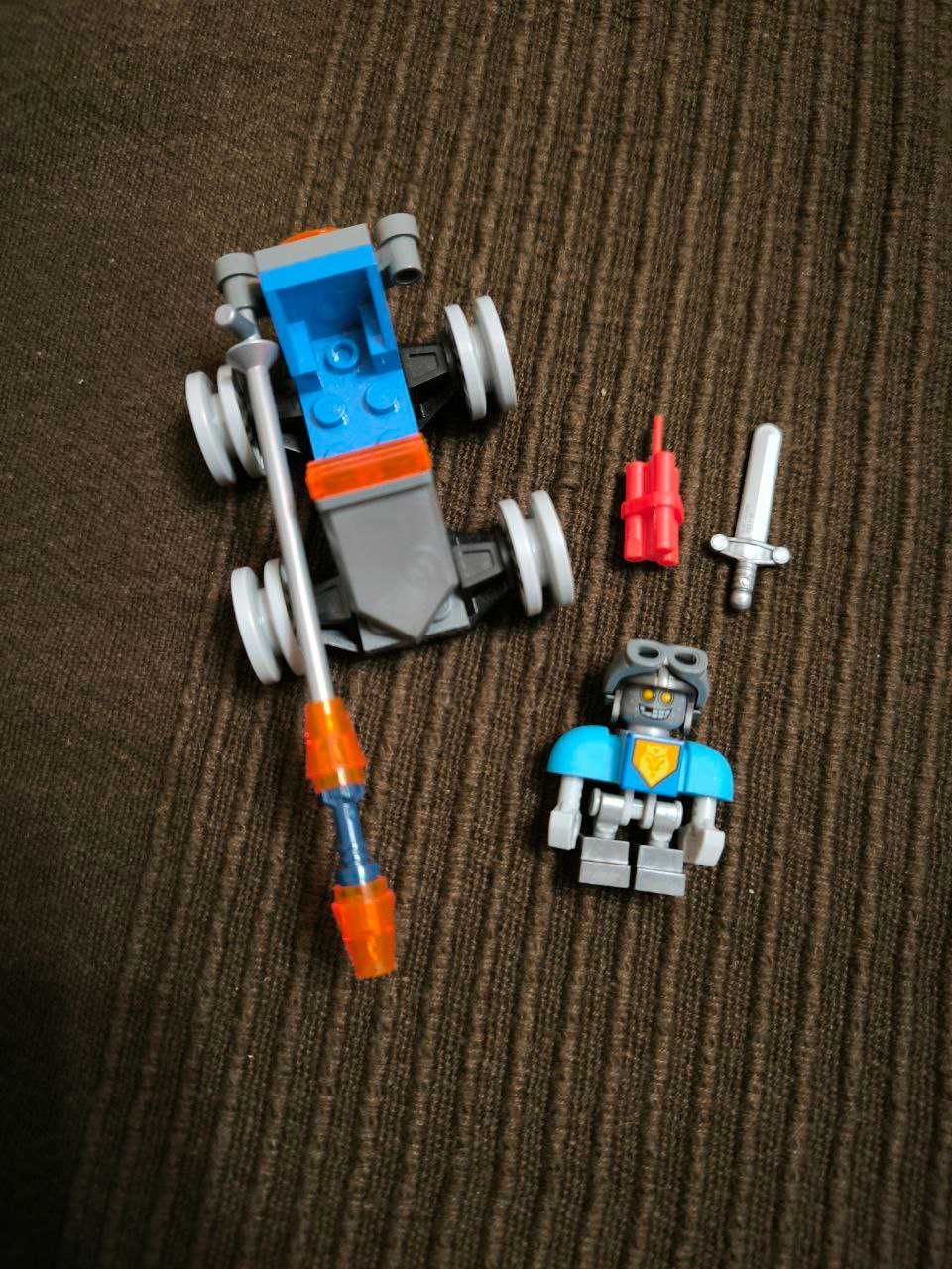 Lego Nexo Knights - Bot Pilot + wyścigówka