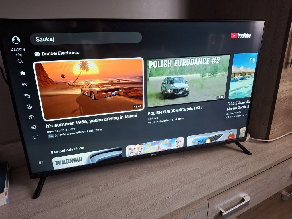 Telewizor chiq 40 cali smart tv DVBT2 z pilotem i pudełkiem