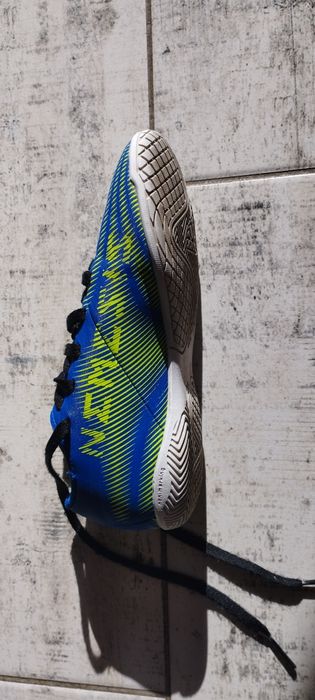 Buty sportowe, halówki firmy Adidas NEMEZIS, rozm. 31.