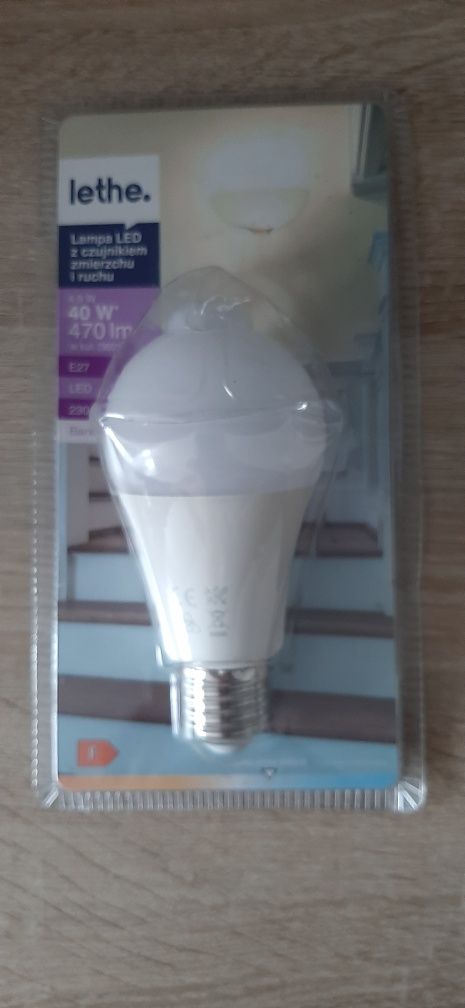 Lampa LED z czujnikiem ruchu i zmierzchu