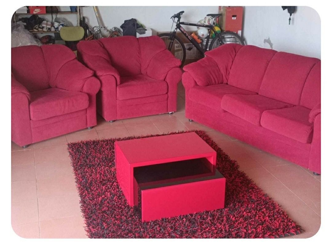 Conjunto de sofás,  tapete e mesa