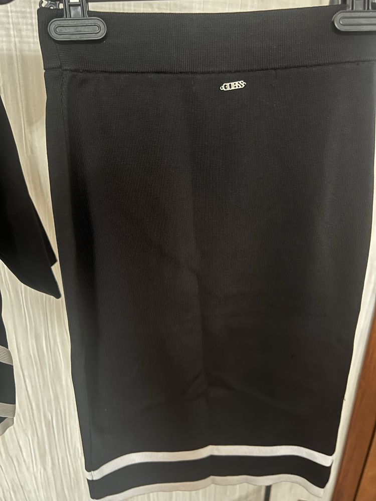 Комтюм Guess стильный