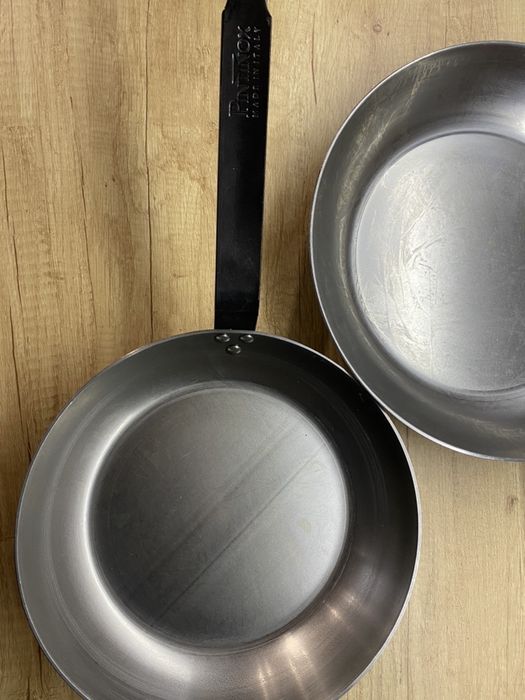 Сковорідка професійна з нержавійки, з тефлоновим покриттям,чорна сталь