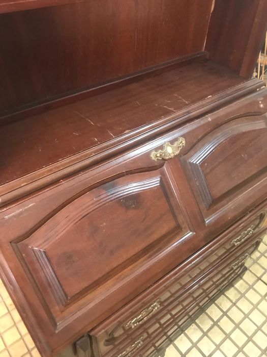 Secretaria estudo com prateleiras