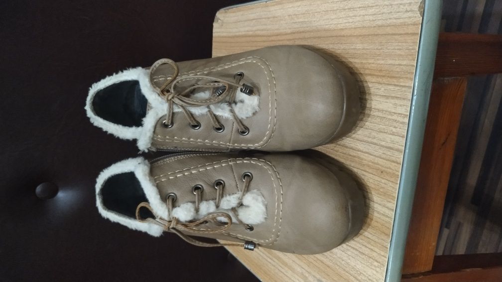 Buty botki na obcasie z futerkiem