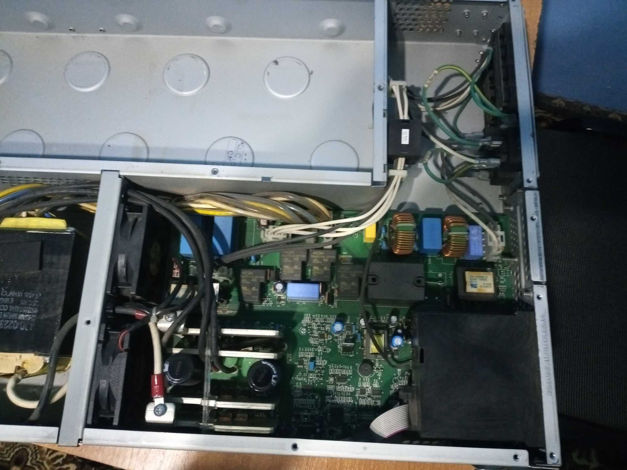 Джерело безперебійного живлення,UPS,УПС APC 2200VA Smart-UPS ТОРГ