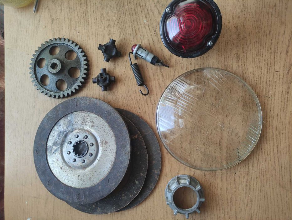 Сальники на Днепр МТ. СССР. Стекло на фару.