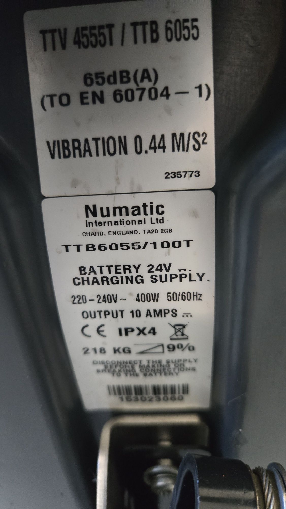 Numatic TTB 6055/100T • szorowarka bateryjna z napędem • FV • 24V