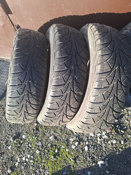 Opony zimowe 15 cali.