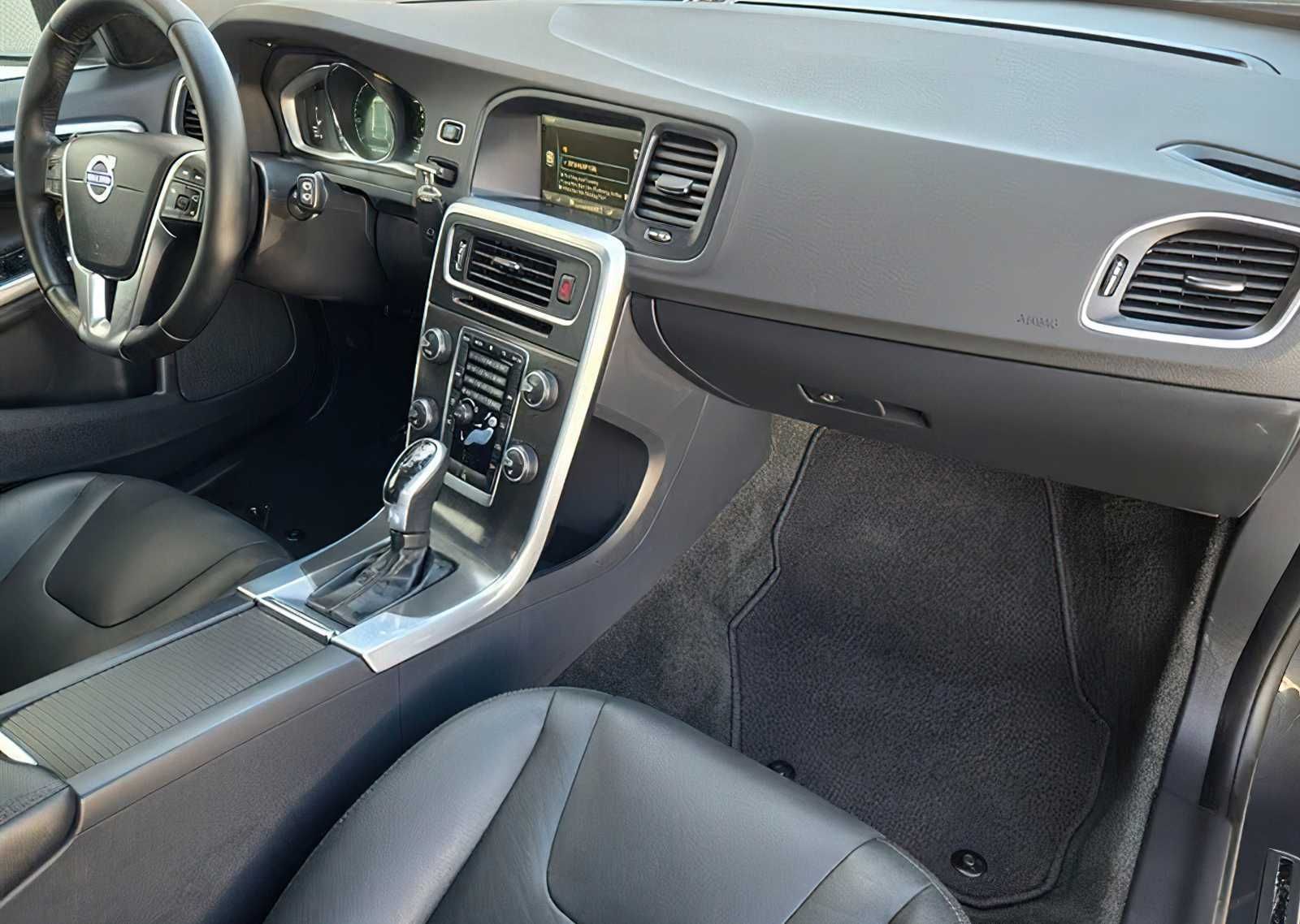 Volvo  V60 Premier 2015
