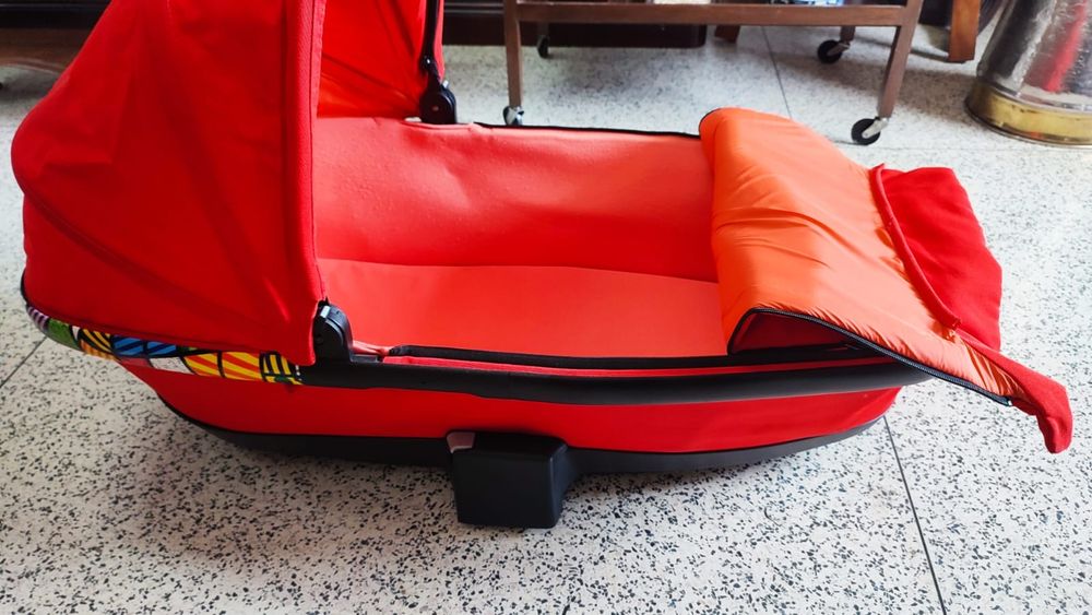 Alcofa de bebé Quinny, vermelha