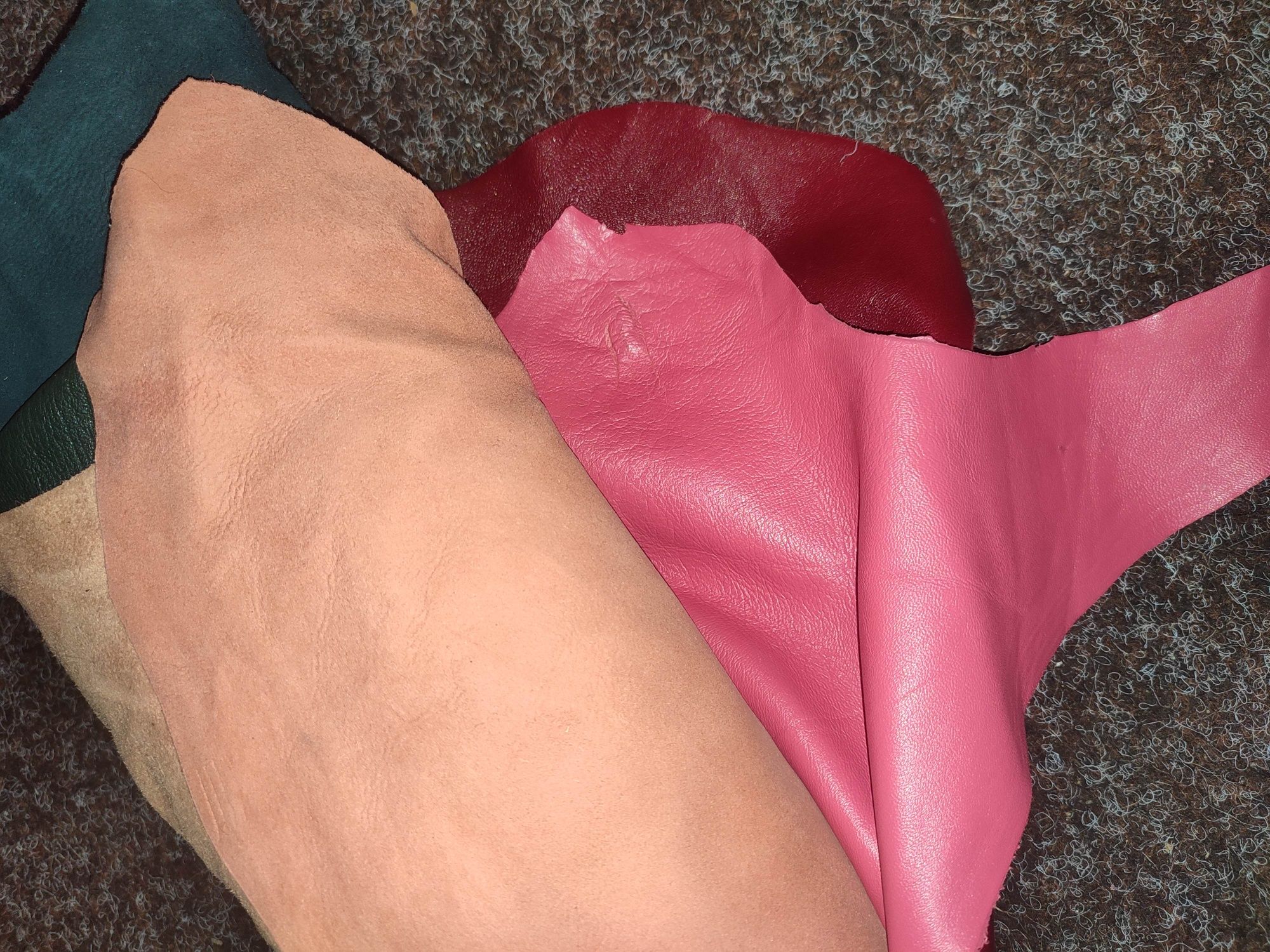 Кусочки разноцветной кожи.большие,недорого