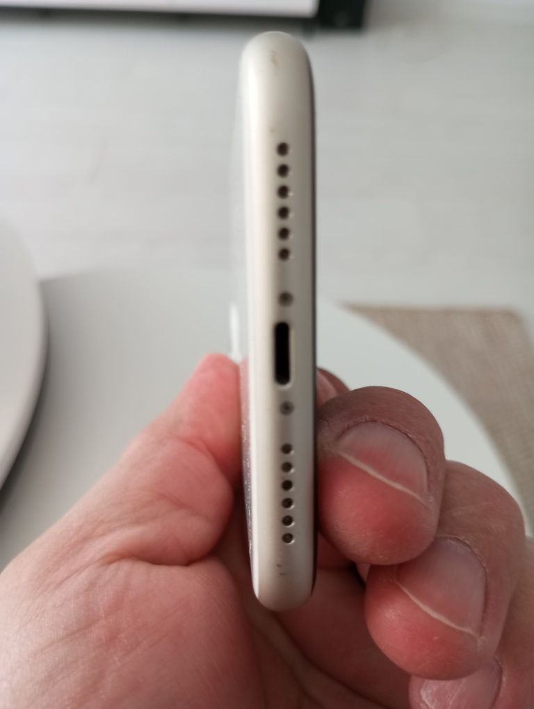 iPhone 11 64gb biały 100 % sprawny