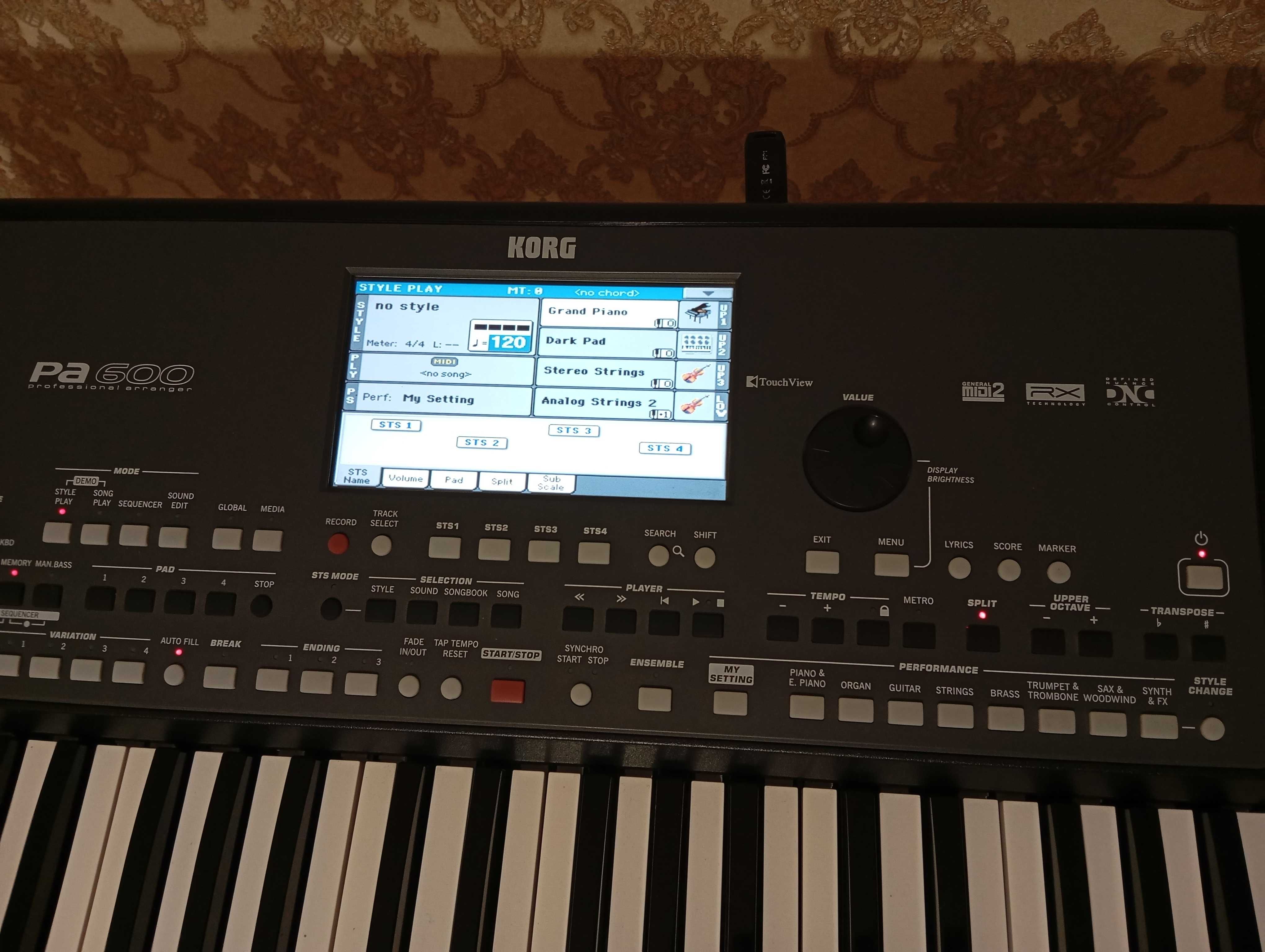 Korg Pa 600 музичний інструмент