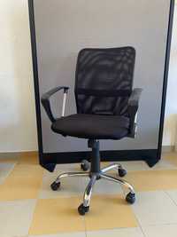 Cadeira escritório metálica forrada a tecido c/ elevação
