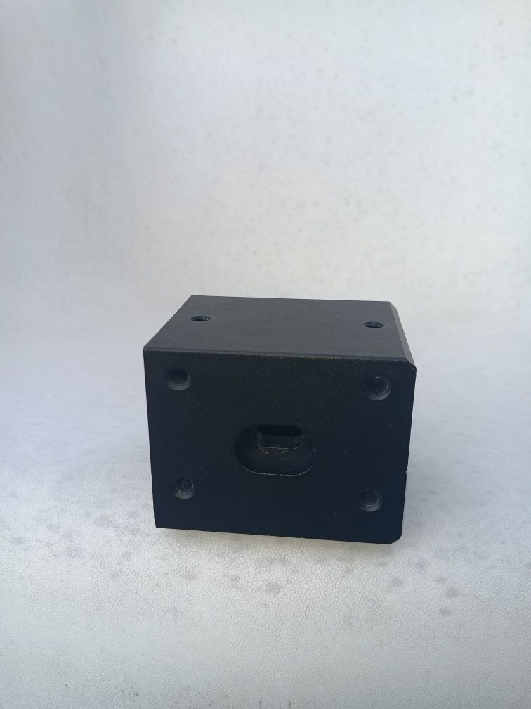 Cubo Laotie ES40 que une a torre do guiador ao garfo de suspensão