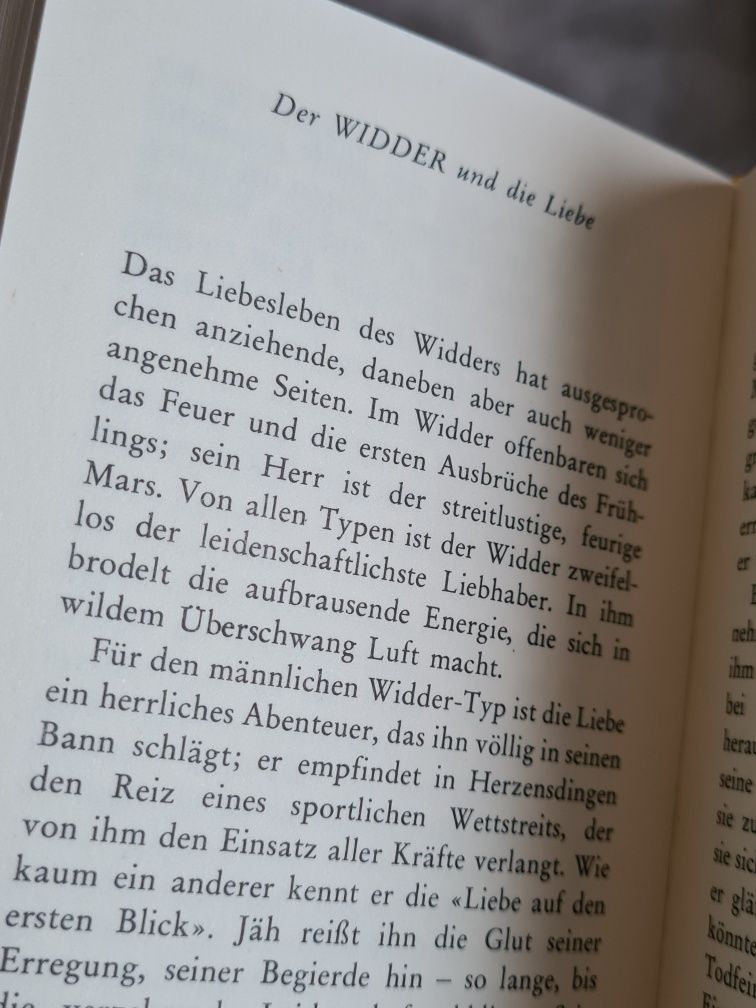 Prezent dla Barana Kleine Bettlektüre für den Widder po niemiecku