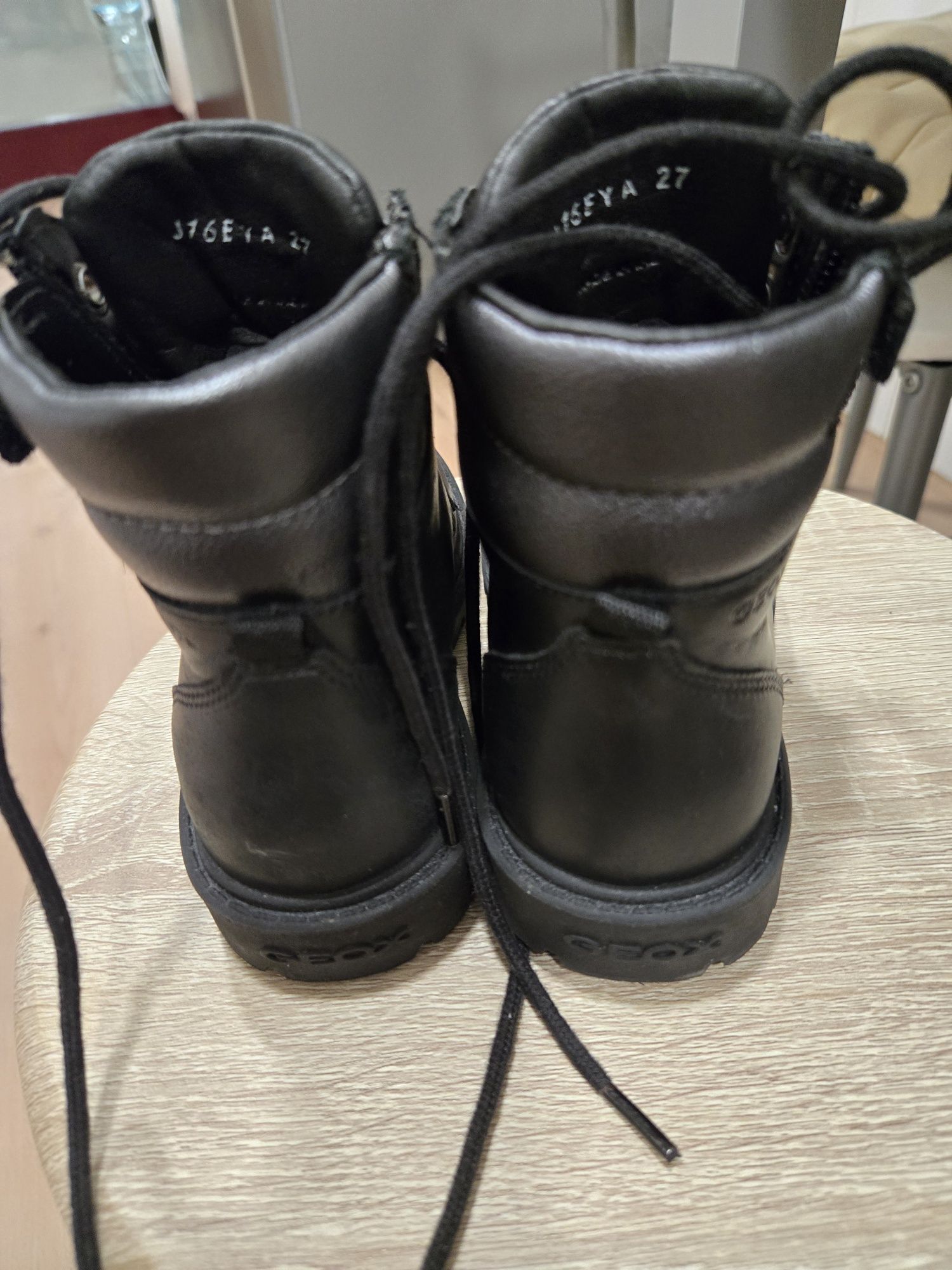 Botas Geox, tamanho 27