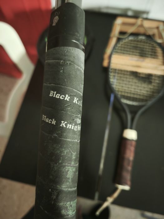 Pack 2 raquetes vintage. Uma de badminton e a outra de racket ball