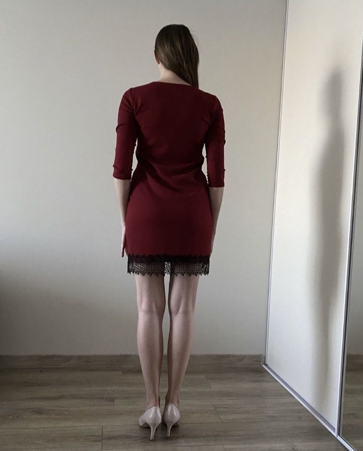 Бордова сукня з мереживом