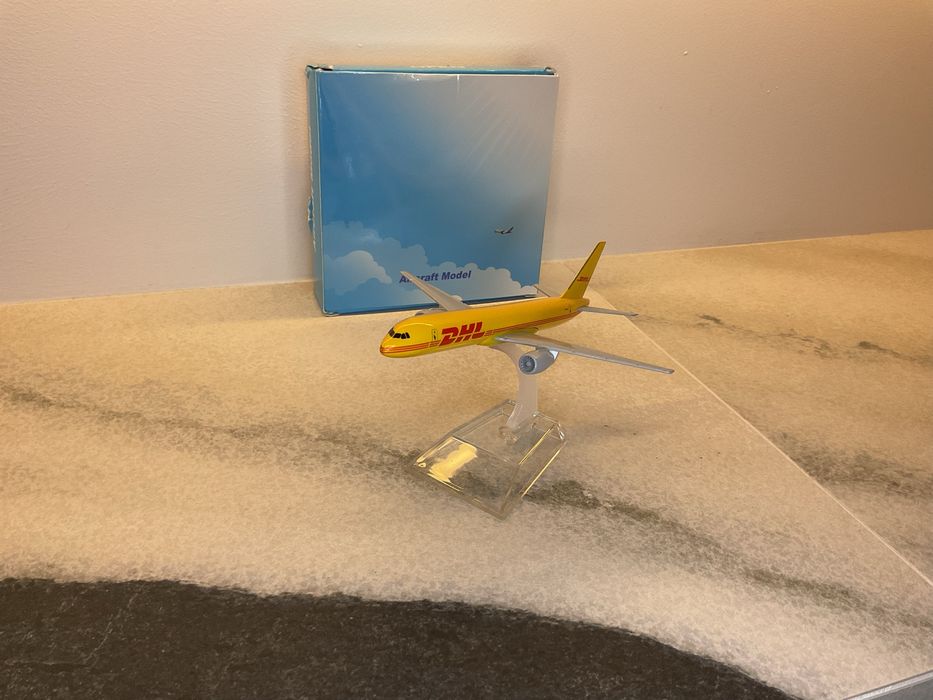Model samolotu B757 DHL