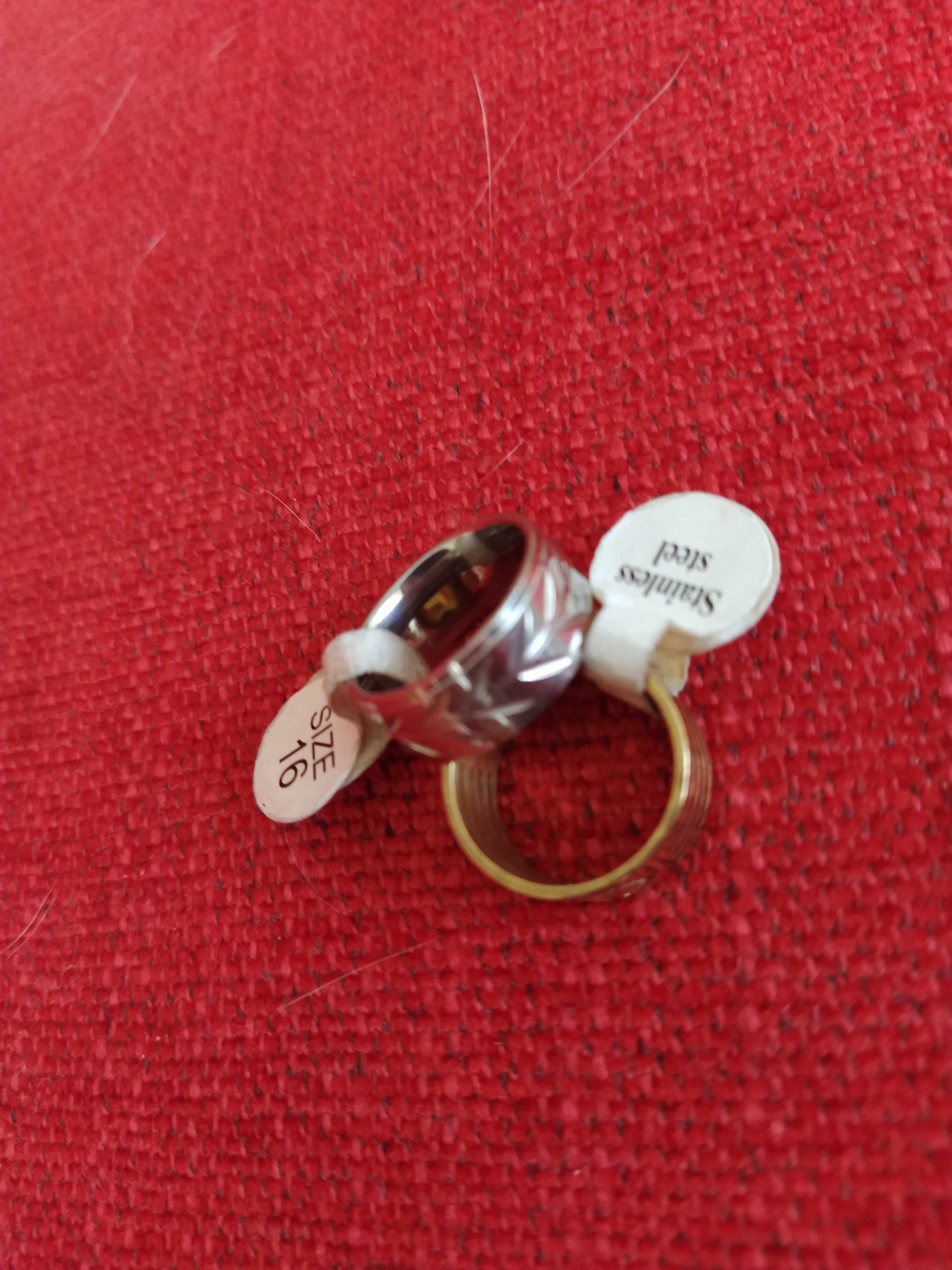 Conjunto 2 aneis aço inoxidável tamanho 16 - Dourado+Prateado
