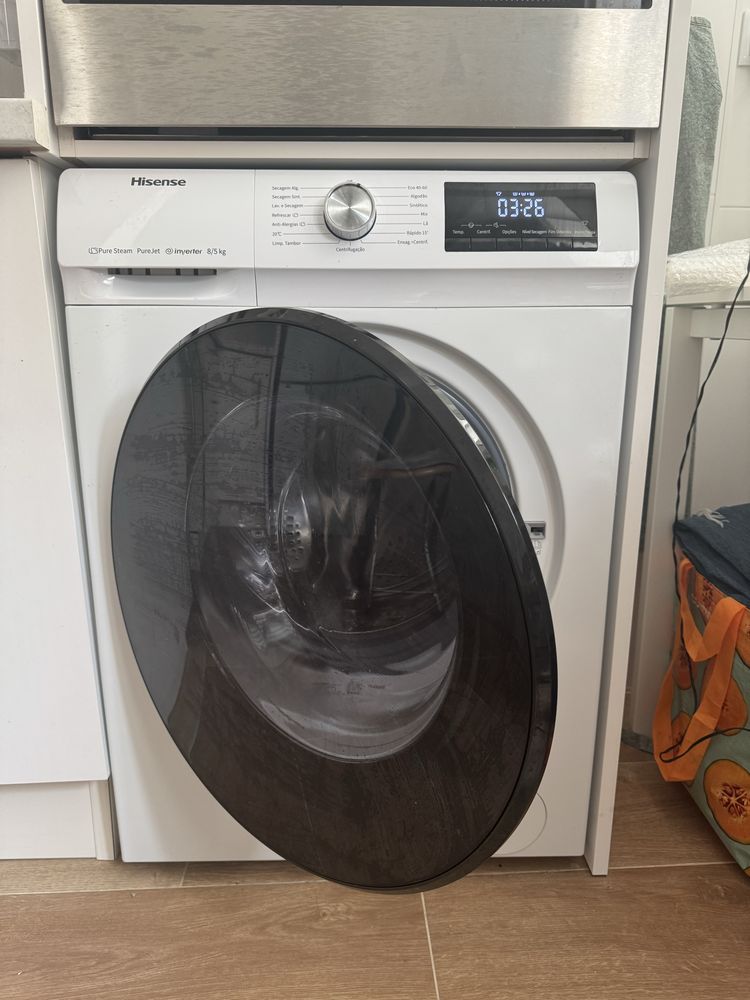 Máquina de Lavar e Secar Roupa Hisense