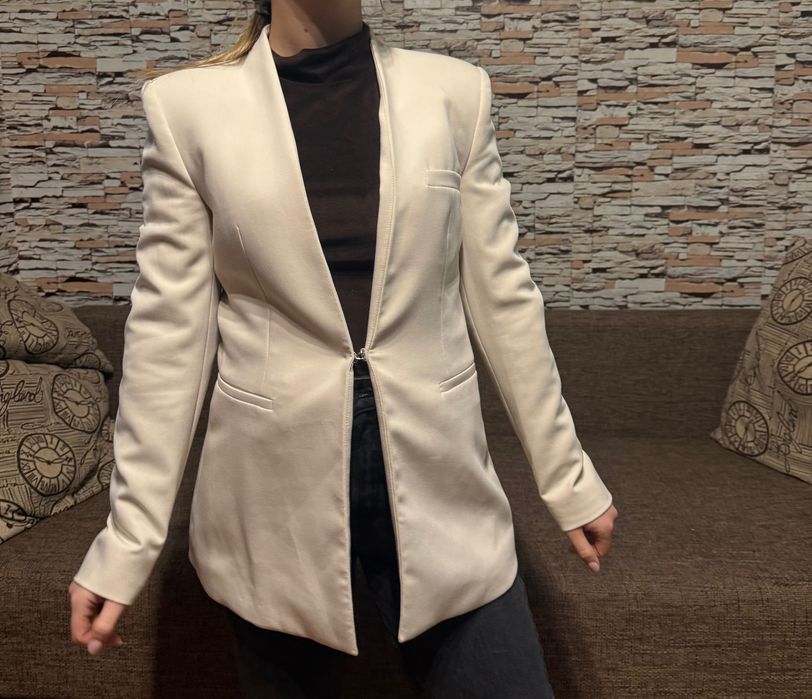 Стильний піджак / блейзер кремового кольору (розмір S)