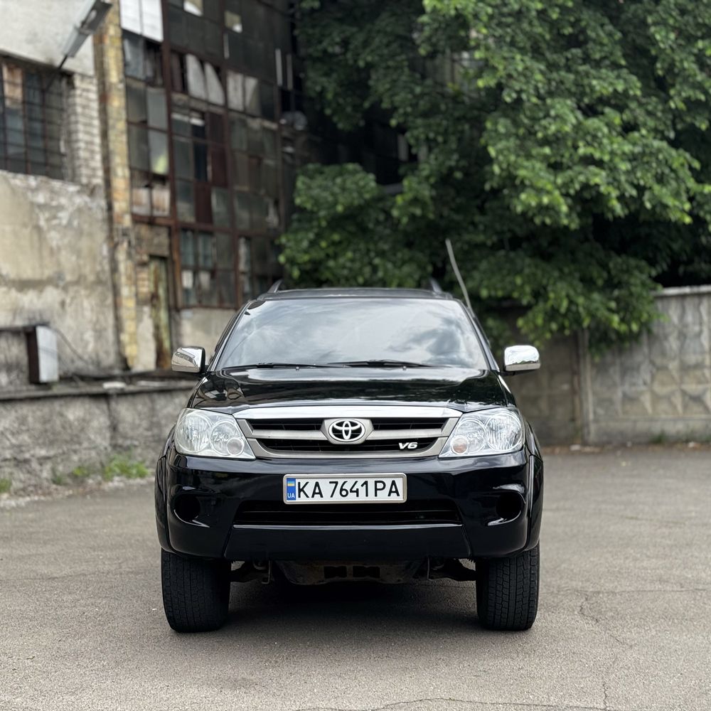 Toyota Fortuner 4.0 Gas Benzin 4x4 avtomat