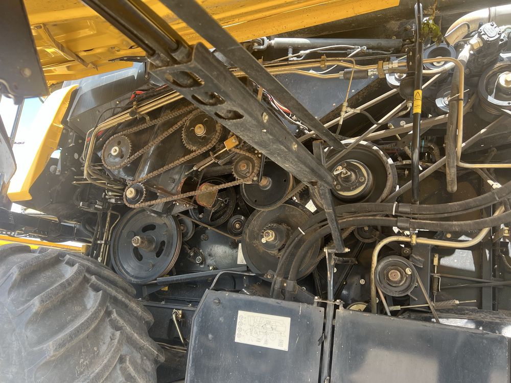 Продам Комбайн NewHolland CX8080
