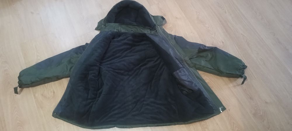 Kurtka sportowa. Ocieplana, kaptur, nowa.
