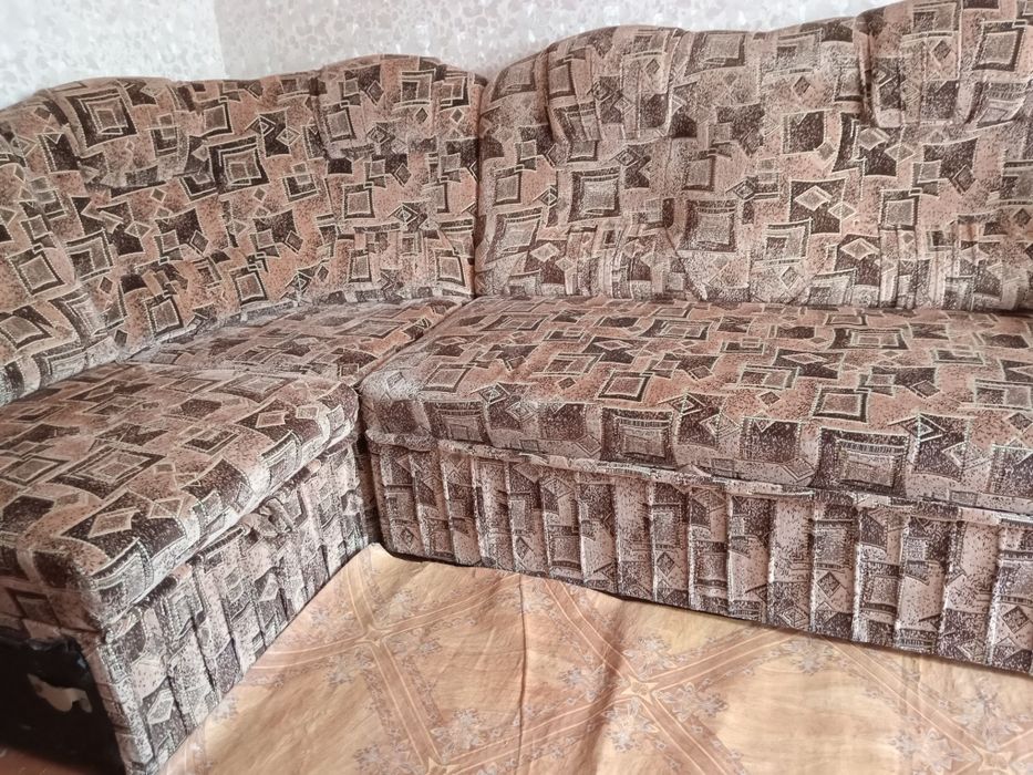 Продаю двомісний диван, який складався з декількох частин