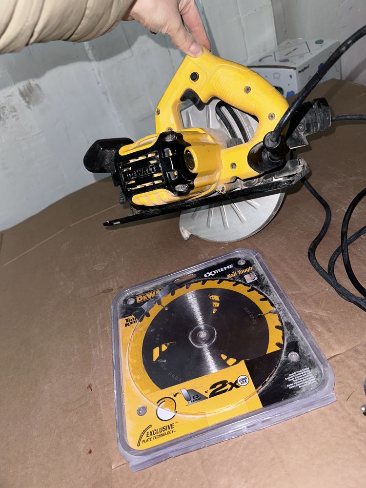 Pilarka tarczowa DeWalt DWE560K