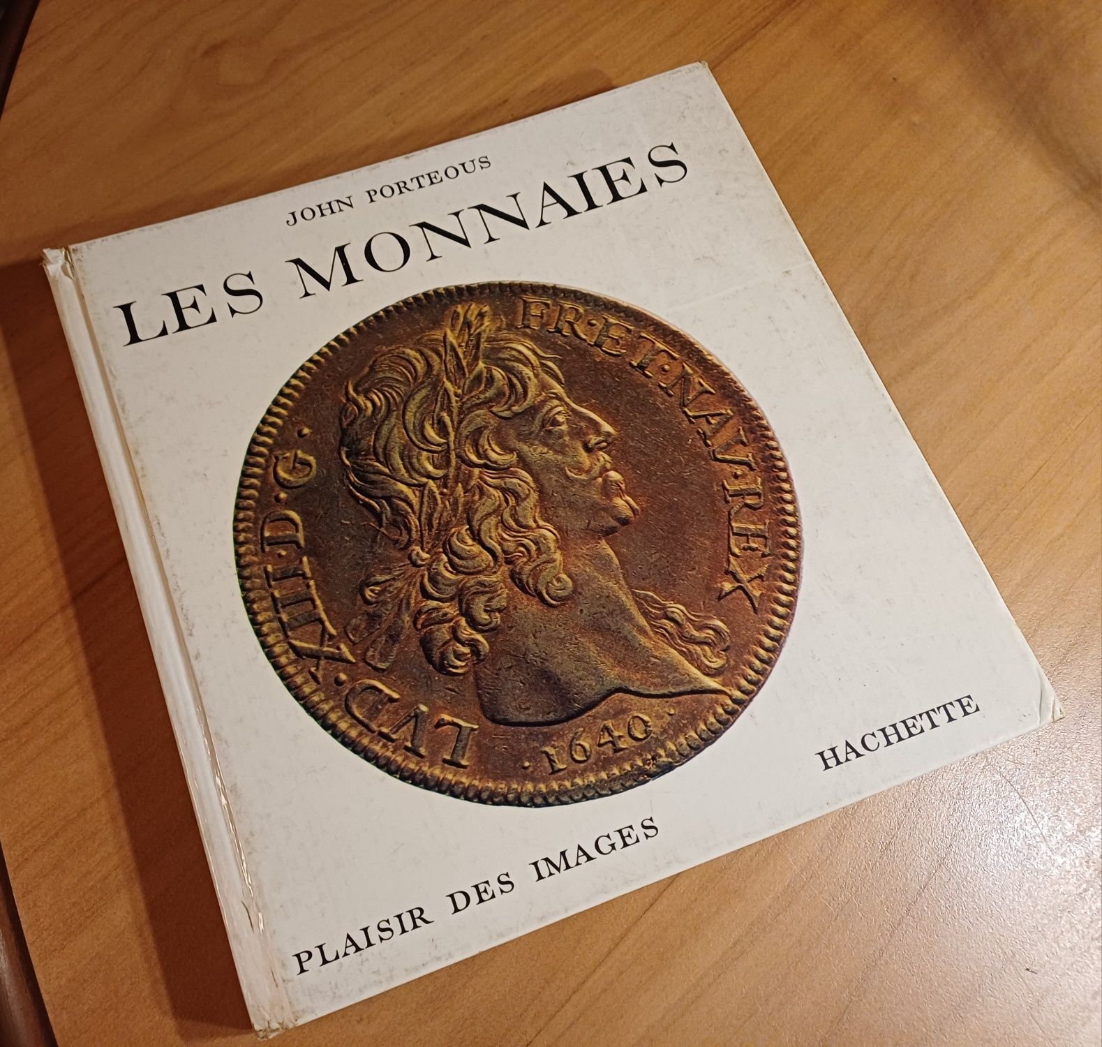 livro raro LES MONNAIES, 1964