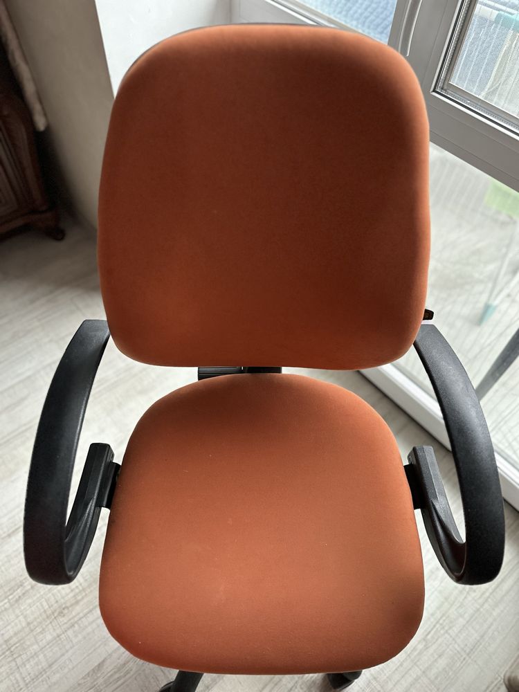 Стол и стул для офиса