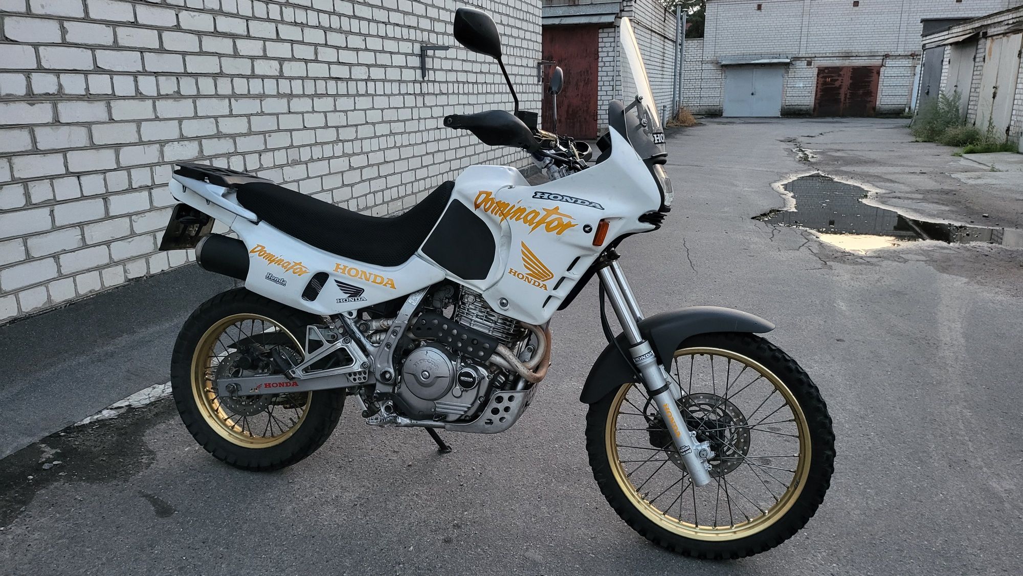 Honda NX650 Dominator