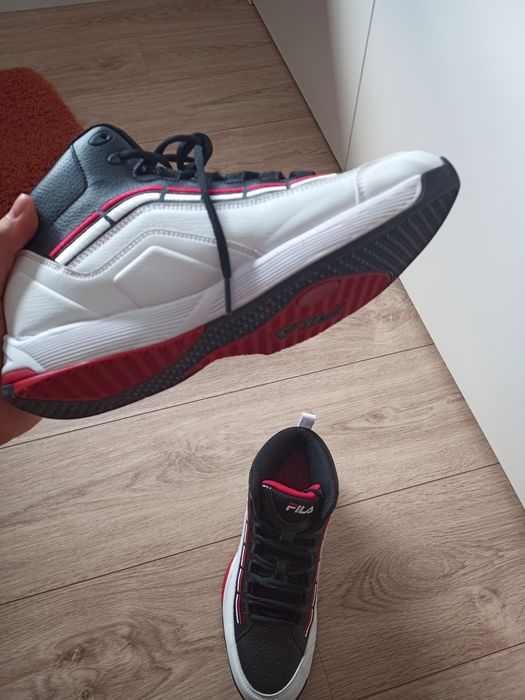 Tenis Fila spitfire basicamente novos