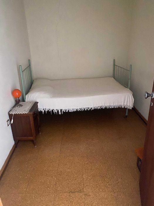 Vende-se Moradia com quintal e poço