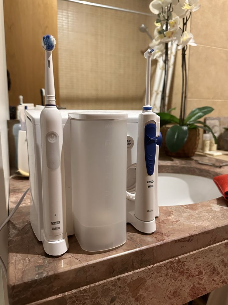 Centro Dentário ORAL B Oxyjet + Pro1