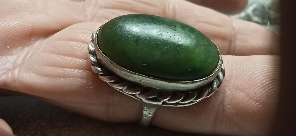 Pierścionek PRL ze srebra z nafrytem