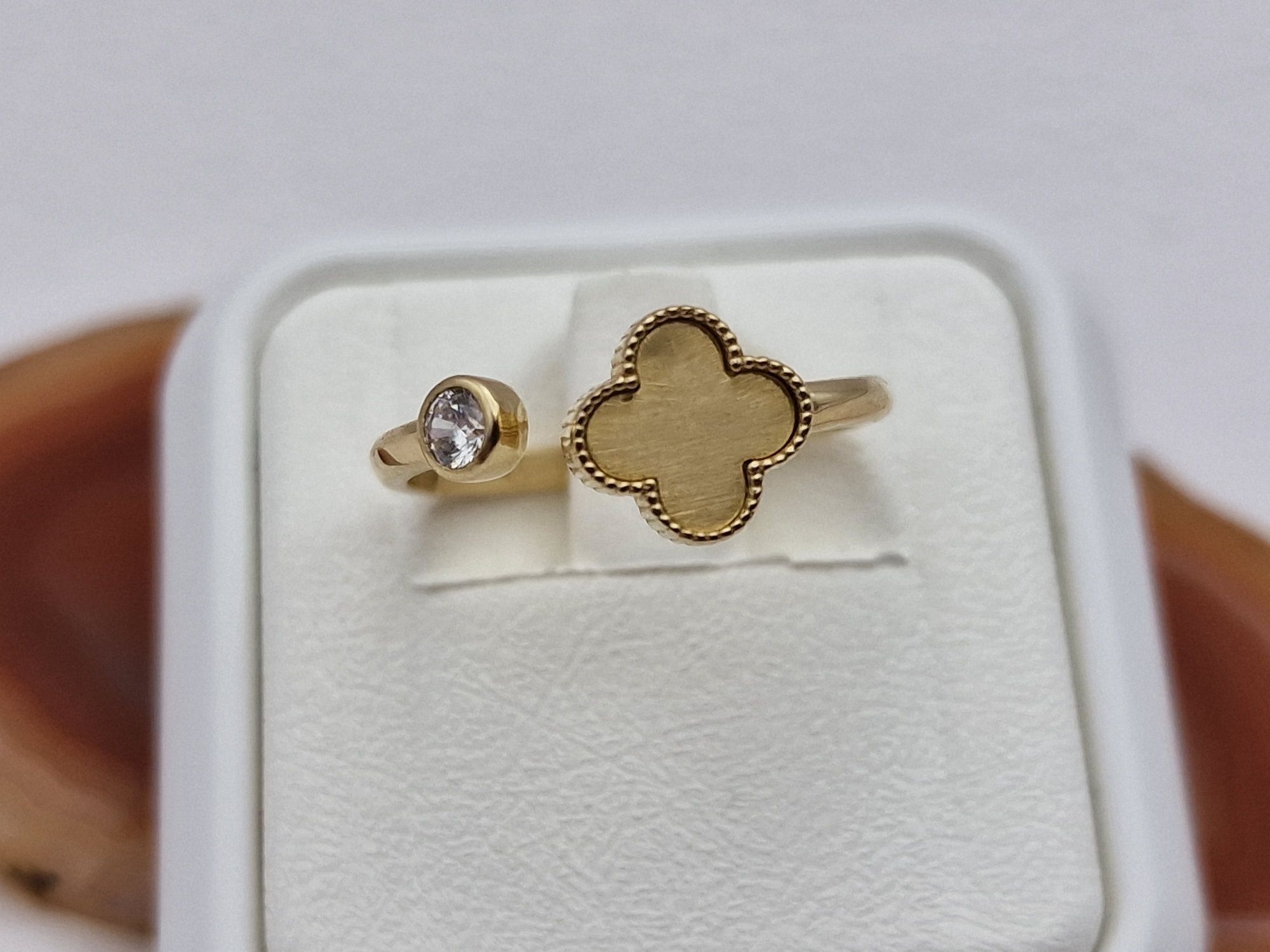 Nowy złoty pierścionek, próba 585, koniczynka koniczyna cyrkonie R15