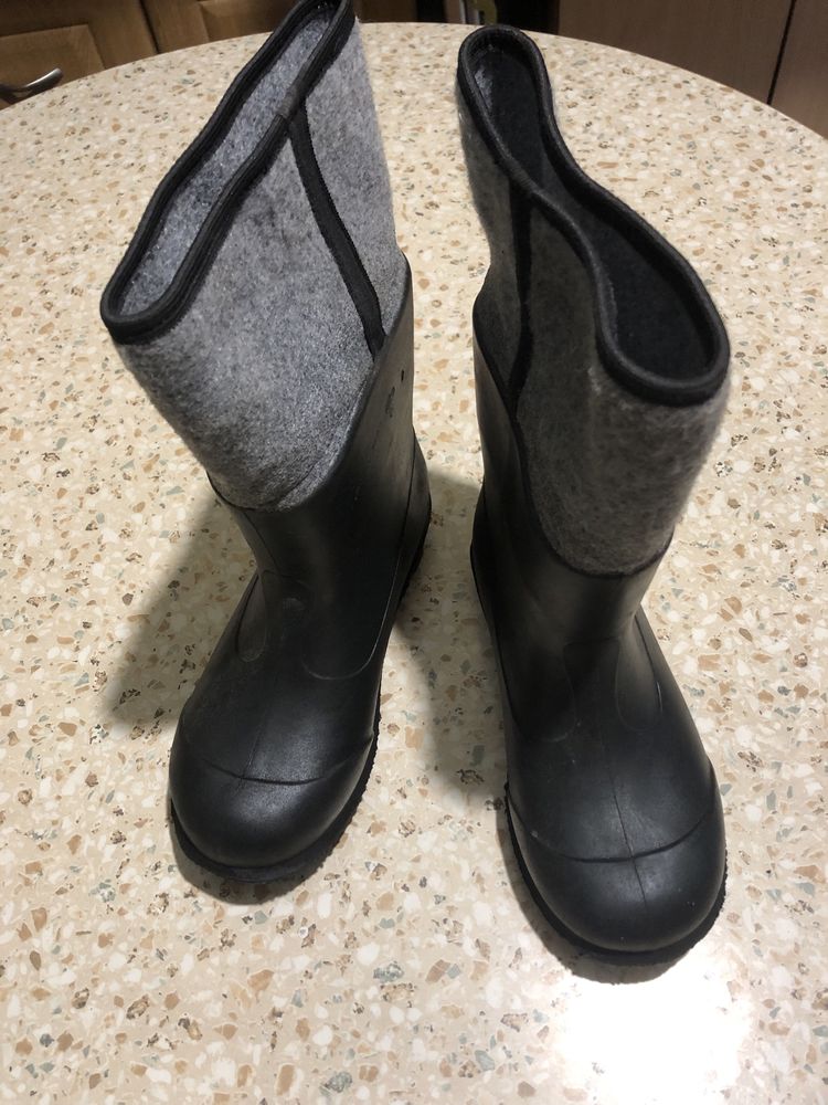 Buty nie używane gumowo- filcowe rozmiar 40-41